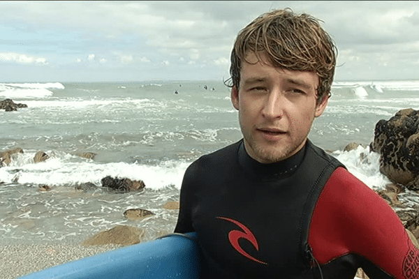 Benoit Carpentier fait une pause à la pointe de la Torche, dans le Finistère