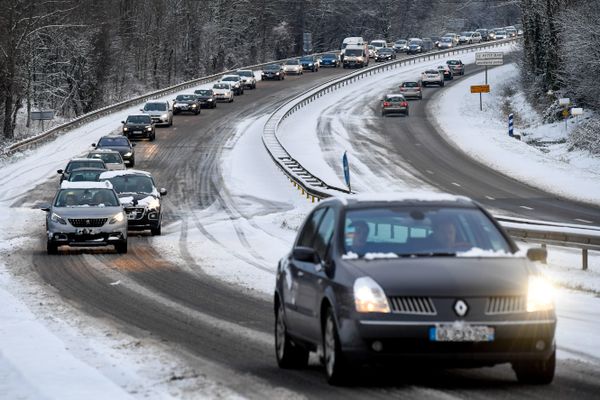 Vigilance orange neige et verglas en Normandie : lignes de transports scolaires et commerciales suspendues jeudi 21 novembre dans l'Orne, la Manche, le Calvados et l’Eure.