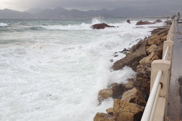 Coup de mer ce mardi matin à Cannes.