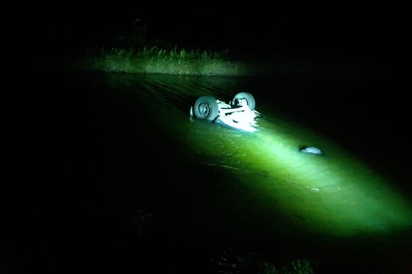 Une jeune femme de 32 ans est retrouvée morte au volant de son véhicule immergé dans un canal