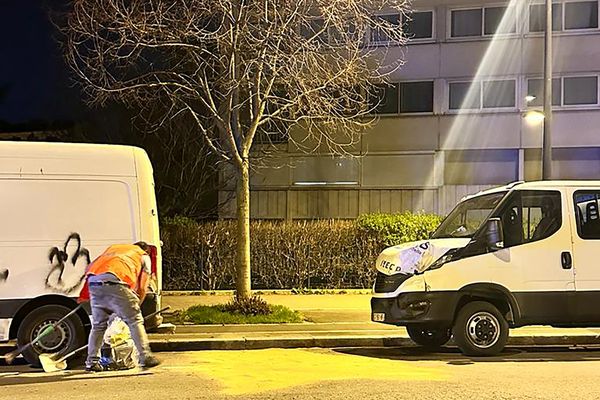 La collision s'est produite dans cette avenue d'Aubervilliers, en Seine-Saint-Denis. Le conducteur a été tué dans le choc et son passager, blessé.