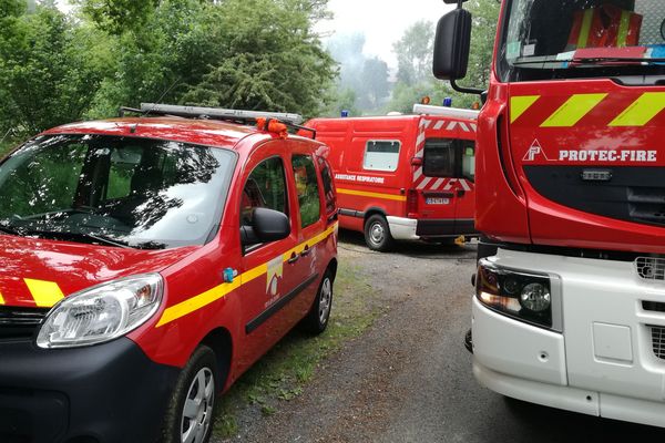 Un bâtiment agricole de 250m2 a été entièrement détruit par un incendie le 4 juin, à Avèze dans le Puy-de-Dôme. 