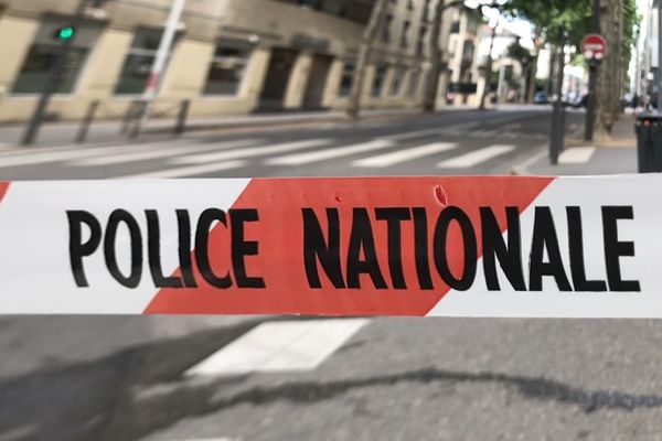 Une cinquantaine de policiers ont participé à une opération judiciaire à Valence, le 8 décembre 2020.
