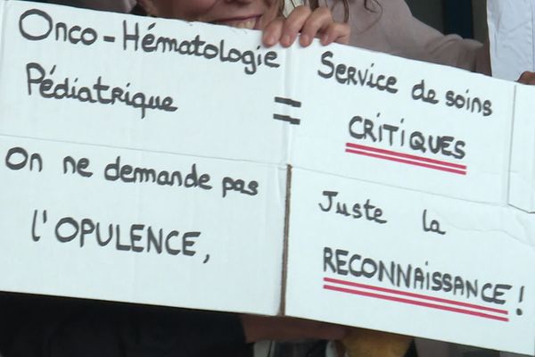 Une trentaine de personnes du service hémato-oncologie du CHU de Purpan en grève pour que sa reconnaissance comme service de soins critiques