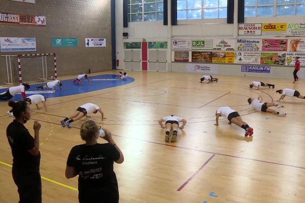 Les Panthères de feu à l'échauffement... avant l'annulation du match.