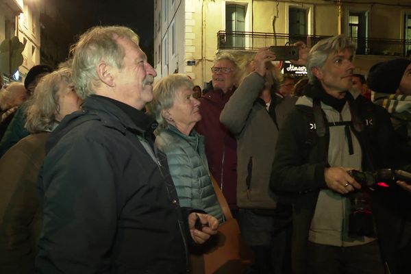 Le collectif toujours mobilisé contre le projet d'un parking souterrain place Aristide à Sète. Un projet qui implique l'arrachage de 72 arbres. Plusieurs centaines de personnes manifestaient hier dont des personnalités comme José Bové qui est venu prêter main forte à la contestation.