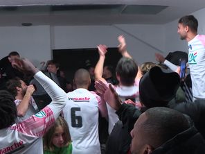 La joie des Cortenais dans le vestiaire après leur victoire face à l'équipe mahoraise des Diables Noirs de Combani.