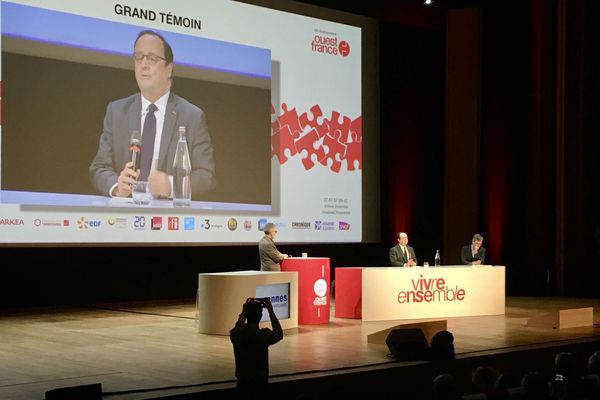 François Hollande, invité aux Assises nationales de la citoyenneté a pris la défense de son ex-compagne Ségolène Royale