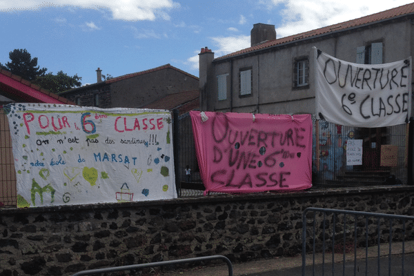 Les parents d'élèves de l'école de Marsat (63) demandent l'ouverture d'une sixième classe pour alléger les effectifs des autres classes. 