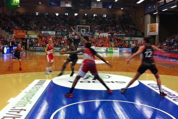 Bourges s'est imposé face à Villeneuve d'Asq 63-55. 