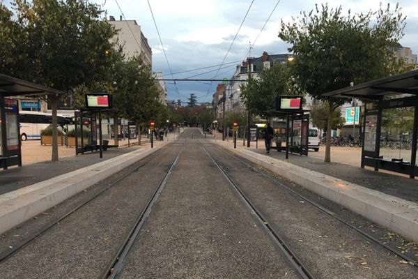 Les lignes de tram T1 et T2 étaient à l'arrêt ce vendredi 20 octobre à Dijon. Les usagers ont dû trouver d'autres moyens de transport.