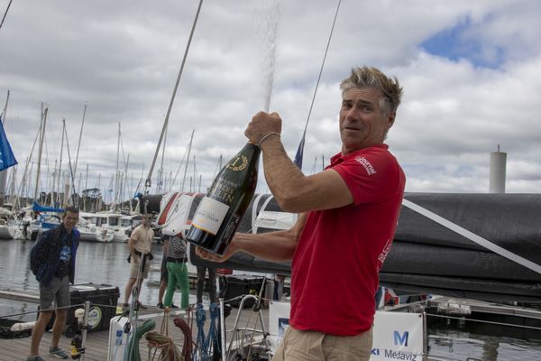 Fred Duthil, à son arrivée sur les pontons à Port-la-Forêt