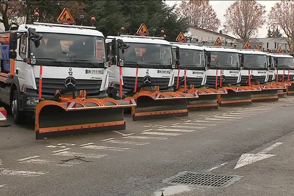 Les 110 camions de déneigement sont chargés de sel pour intervenir aux premiers flocons.