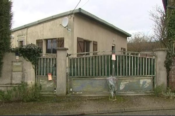 L'éducateur de 45 ans a été retrouvé poignardé à l'intérieur de sa propre maison.