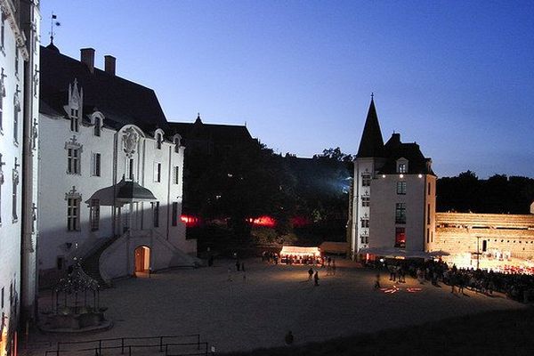 Pour la Earth hour, la ville de Nantes éteindra le Château et plusieurs autres édifices nantais durant 3 nuits du 27 au 30 mars 2015