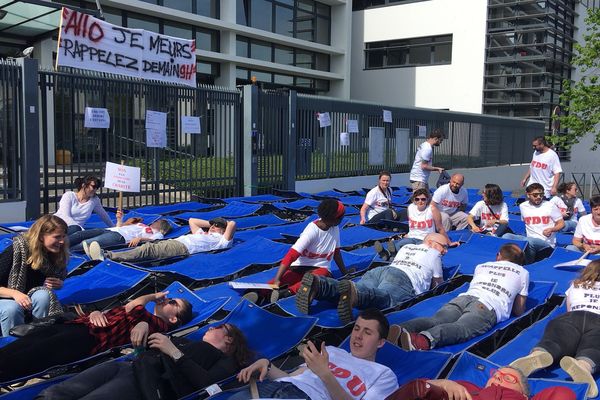 Manifestation contre la fermeture de la Charité à Caen