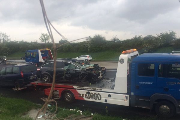 Un important accident de la circulation impliquant deux poids-lourds et six autres véhicules s'est produit lundi vers 13h sur sur l'autoroute A13, dans les Yvelines en direction de Paris.