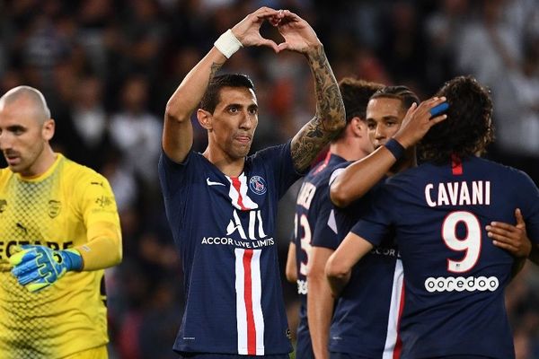 Les joueurs du PSG savourent leur victoire, 3 buts à 0 face à Nîmes. Paul Bernardoni, le gardien nîmois n'a rien pu faire face à Di Maria, Cavani et M'Bappé, les stars de l'attaque parisienne. 11/08/2019