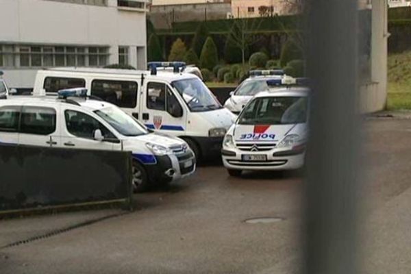 La police de Limoges a interpellé le jeune délinquant en début d'après-midi aux abords de la piscine où il se rendait