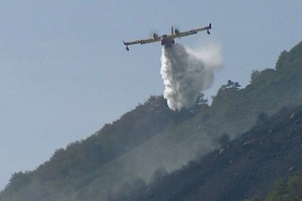 Ardèche: un incendie a nécessité l'intervention de sept canadairs le 26/09/2013