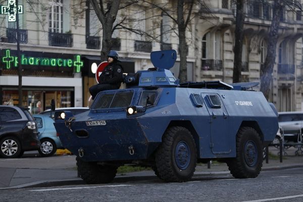 Ces blindés vont être déployés pour enrayer le cycle de violence a annoncé le gouvernement.