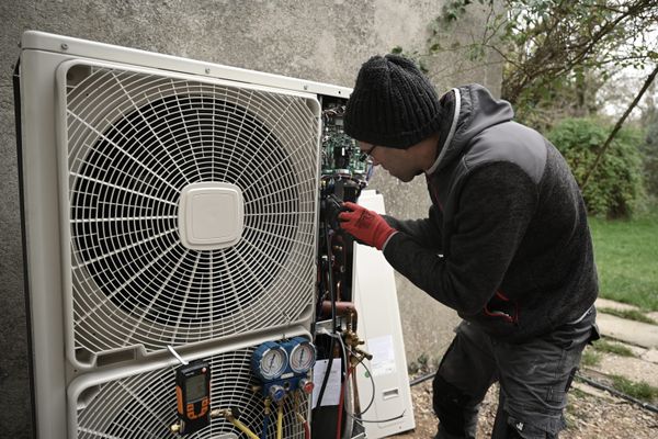 En dépit des nombreuses aides du gouvernement, les installations de pompes à chaleur sont en chute libre.