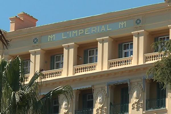 Façade de l'ancien hôtel, L'impérial de Menton, aujourd'hui transformé en immeuble d'habitation