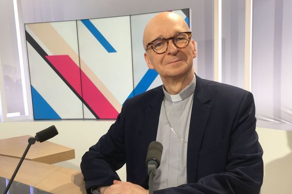 Monseigneur François Kalist, archevêque de Clermont, invité de Dimanche en Politique en Auvergne