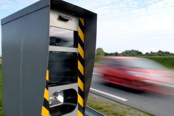 Dans le Puy-de-Dôme, les radars fixes, qui contrôlent la vitesse, ont évité 75 accidents et épargné 12 vies. Le département fait bonne figure par rapport aux chiffres nationaux.