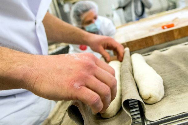 Mardi 27 avril, la cour d'appel de Riom, dans le Puy-de-Dôme, a condamné 6 boulangeries industrielles à payer une amende à la CGT.