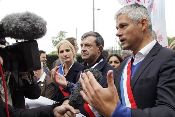 Laurent Wauquiez répond à une interview lors de "La Manif Pour Tous" à Paris, le 05/10/2014.