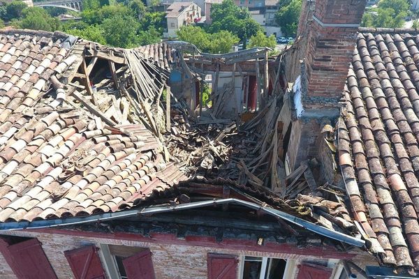 Les pompiers sont intervenus pour vérifier que personne ne se trouvait sous les décombres