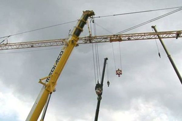 Les grues des entreprises de levage 