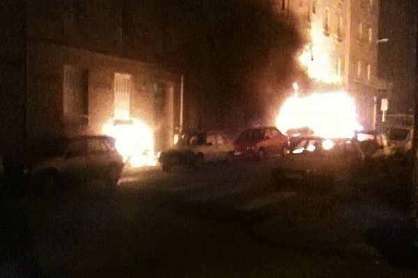 Un témoin a photographié et filmé l'incendie très impressionnant cité des Coutures.