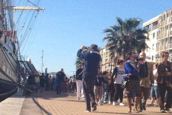 A Sète, le Sedov et le Krusenstern font l'attraction du quai d'Alger - 16 avril 2014.