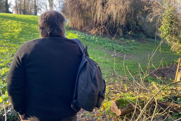 Le sans-abri est restée avec la victime avant l'arrivée des secours et de la police.