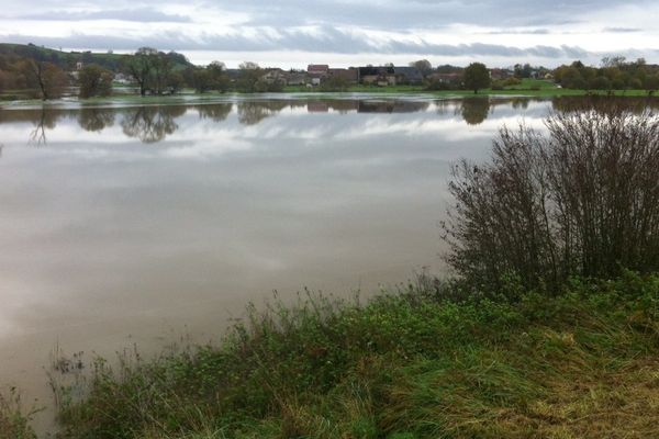 Un pic de crue de la Meuse est attendu dans la journée du 5 novembre 2014 dans le secteur de Neufchâteau (Vosges)