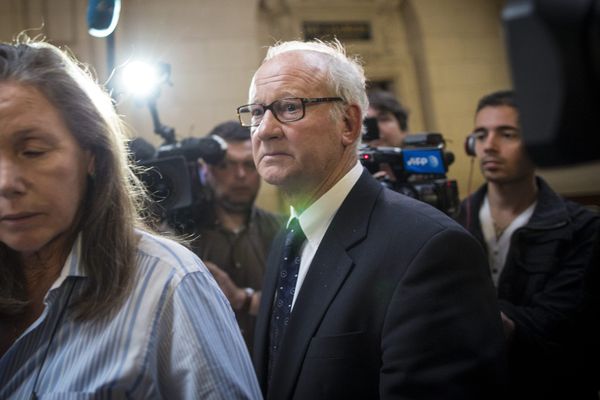  Pierre Pallardy, ex-osteopathe, arrive ce matin devant la cour d assises où il est jugé pour viols et agressions sexuelles a l'encontre d une dizaine de patientes