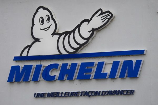 Des salariés de l'usine Michelin de Clermont-Ferrand affirment avoir découvert une caméra dissimulée dans une salle de pause.