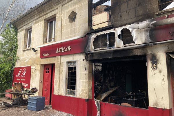 La boulangerie de Saint-Germain-du-Puch a été entièrement détruite par les flammes dans la nuit du 13 au 14 mai.