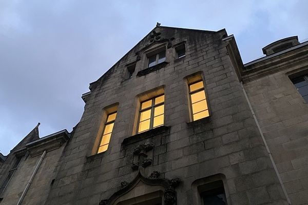 Illustration musée départemental breton de Quimper de nuit