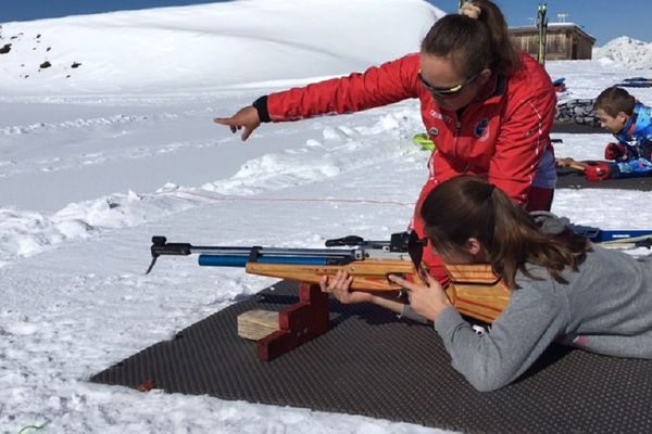 L'ex-championne du monde junior en biathlon, Laure Bosc, a dû doubler ses séances découverte. 