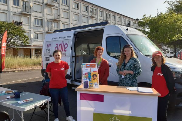 Après l'Indre et le Cher, le bus de l'ADIE fait escale dans le Loir-et-Cher du 10 au 13 octobre 2023.