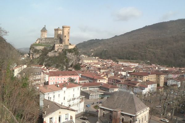 Avec leurs capteurs de particules fines, des citoyens veulent mesurer la pollution de l'air à Foix .