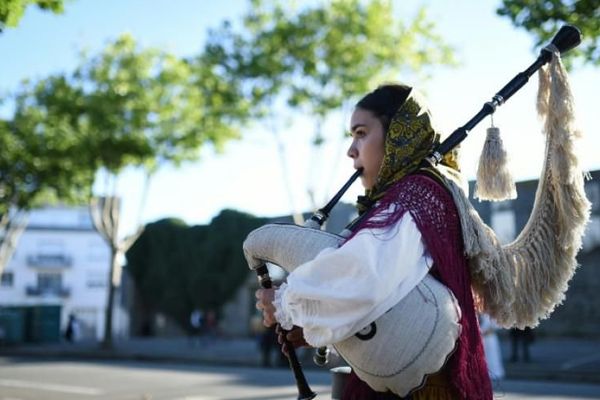 Une musicienne espagnole au 46e Festival interceltique de Lorient, le 7 août 2016