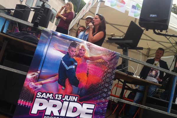 Johanna Rolland a pris la parole vanat le départ d ela Gay-pride à Nantes