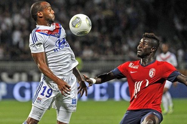 Pape Souaré (LOSC), à droite.