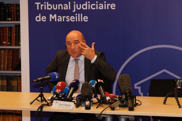 Devant la presse, le procureur de Marseille Nicolas Bessone a annoncé l'ouverte de trois enquêtes, suite aux incidents.