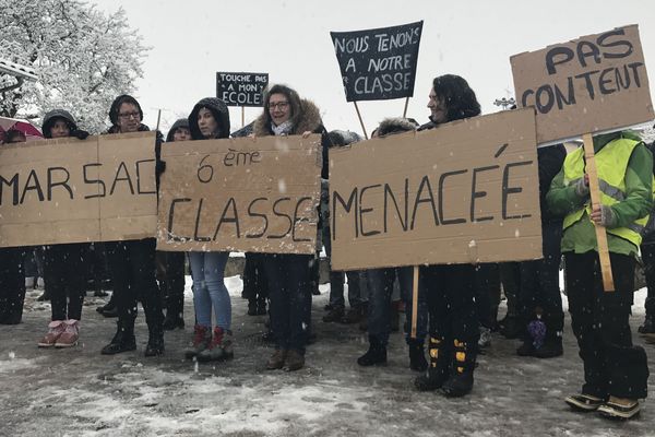 Une pétition a été mise en place pour dire non à la fermeture d'une des six classes de l'école de Marsac-en-Livradois (63). 