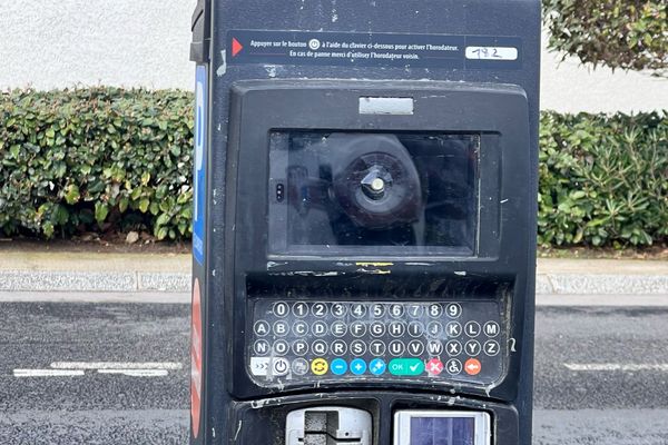 Les horodateurs installés à Carnon, près de Montepllier depuis mai de l'année dernière ne font décidément pas l'unanimité. Ils sont la cible de dégradations d'usagers mécontents obligés de payer dans une ville où le stationnement était encore gratuit au printemps dernier.